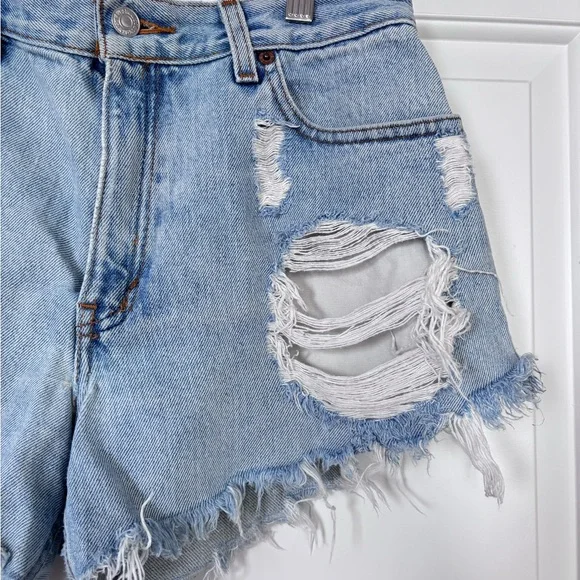 LEVIs Distressed Shorts - Picture 7 of 10